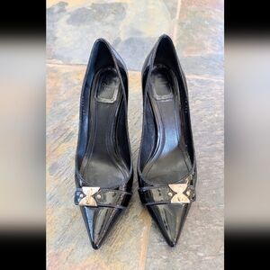 Vintage Christian Dior Silver Monogram Logo Black Patent Leather Pumps Heels 6